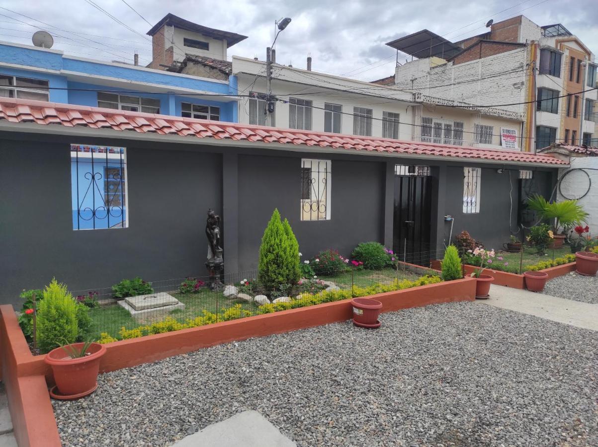 Hostal Los Lirios โลจา ภายนอก รูปภาพ