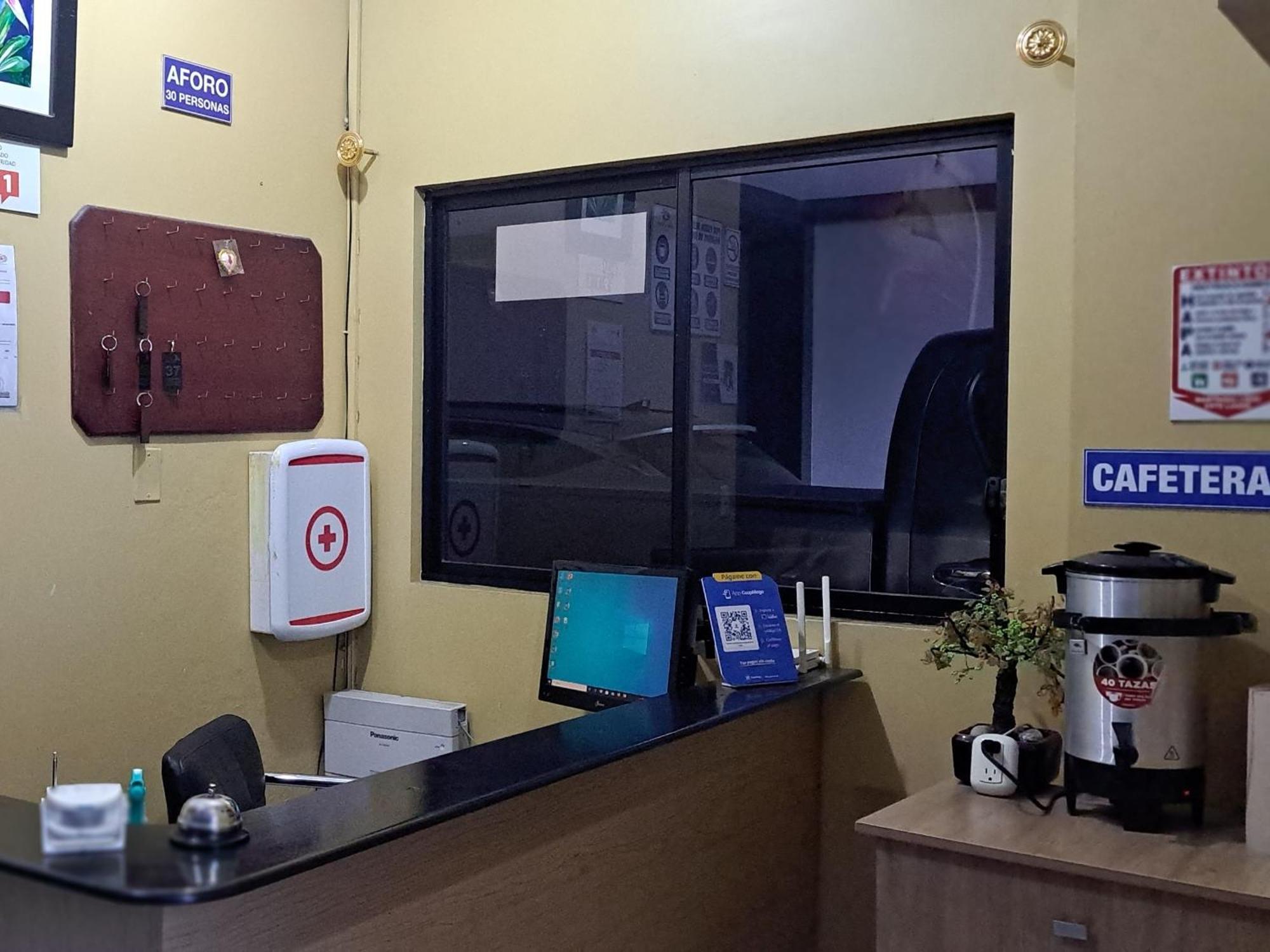 Hostal Los Lirios โลจา ภายนอก รูปภาพ