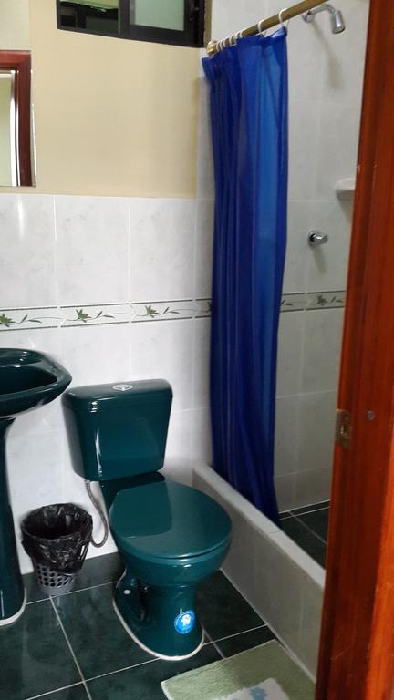 Hostal Los Lirios โลจา ภายนอก รูปภาพ