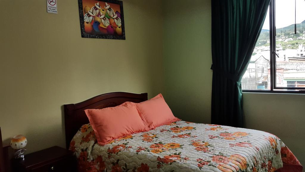 Hostal Los Lirios โลจา ภายนอก รูปภาพ