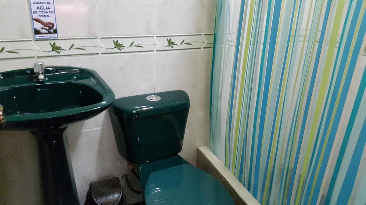 Hostal Los Lirios โลจา ภายนอก รูปภาพ