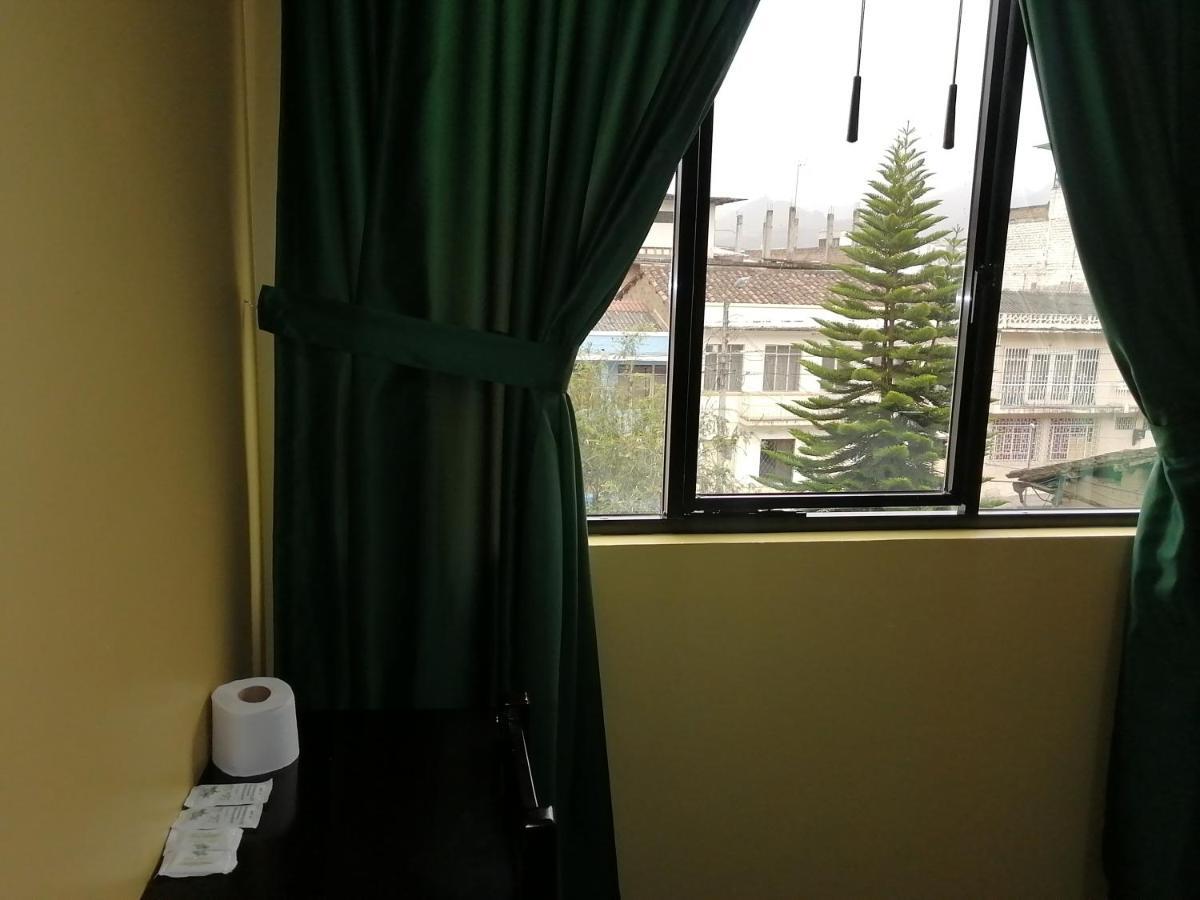 Hostal Los Lirios โลจา ภายนอก รูปภาพ